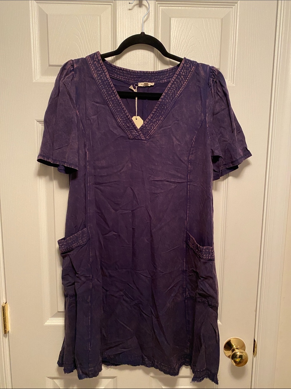 Jodifl V-Neck Short Sleeve Dress with Frayed Hem…size S